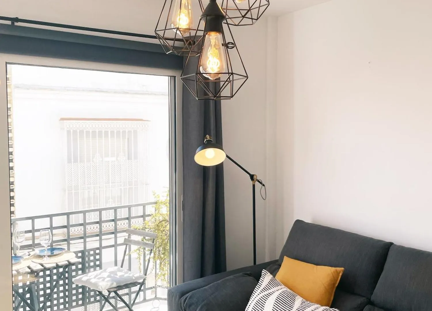 Moderno Piso En Una Tranquila Zona Residencial Alcala de Guadaira 0*,